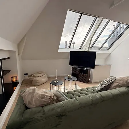 Luxury 3br Penthouse Loft With Rooftop Terrace Near Museum Quarter In Appartement Amsterdam