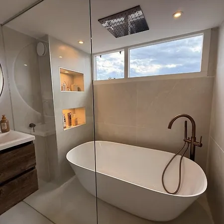 Luxury 3br Penthouse Loft With Rooftop Terrace Near Museum Quarter In *